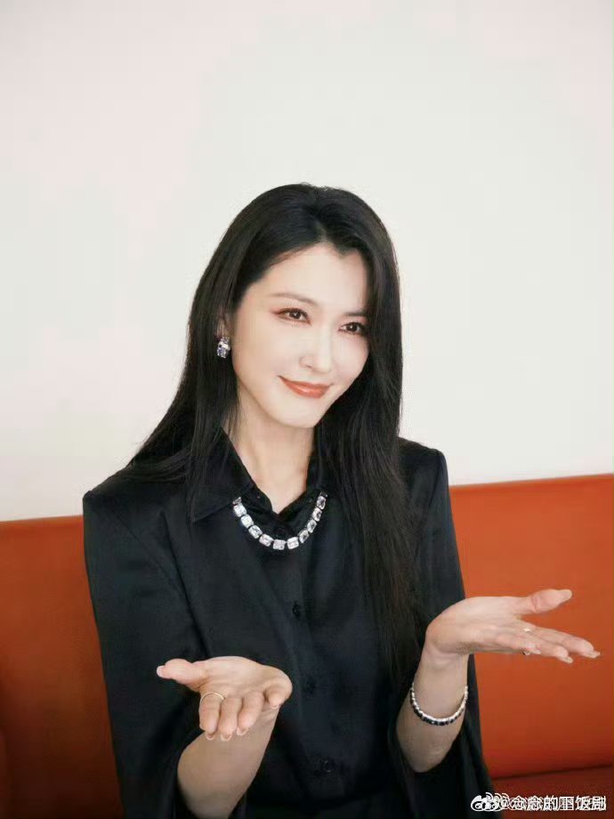 徐洁儿回应没有人亮灯姐这回应太体面了！不卑不亢，专注舞台，太有态度了吧！期待姐姐