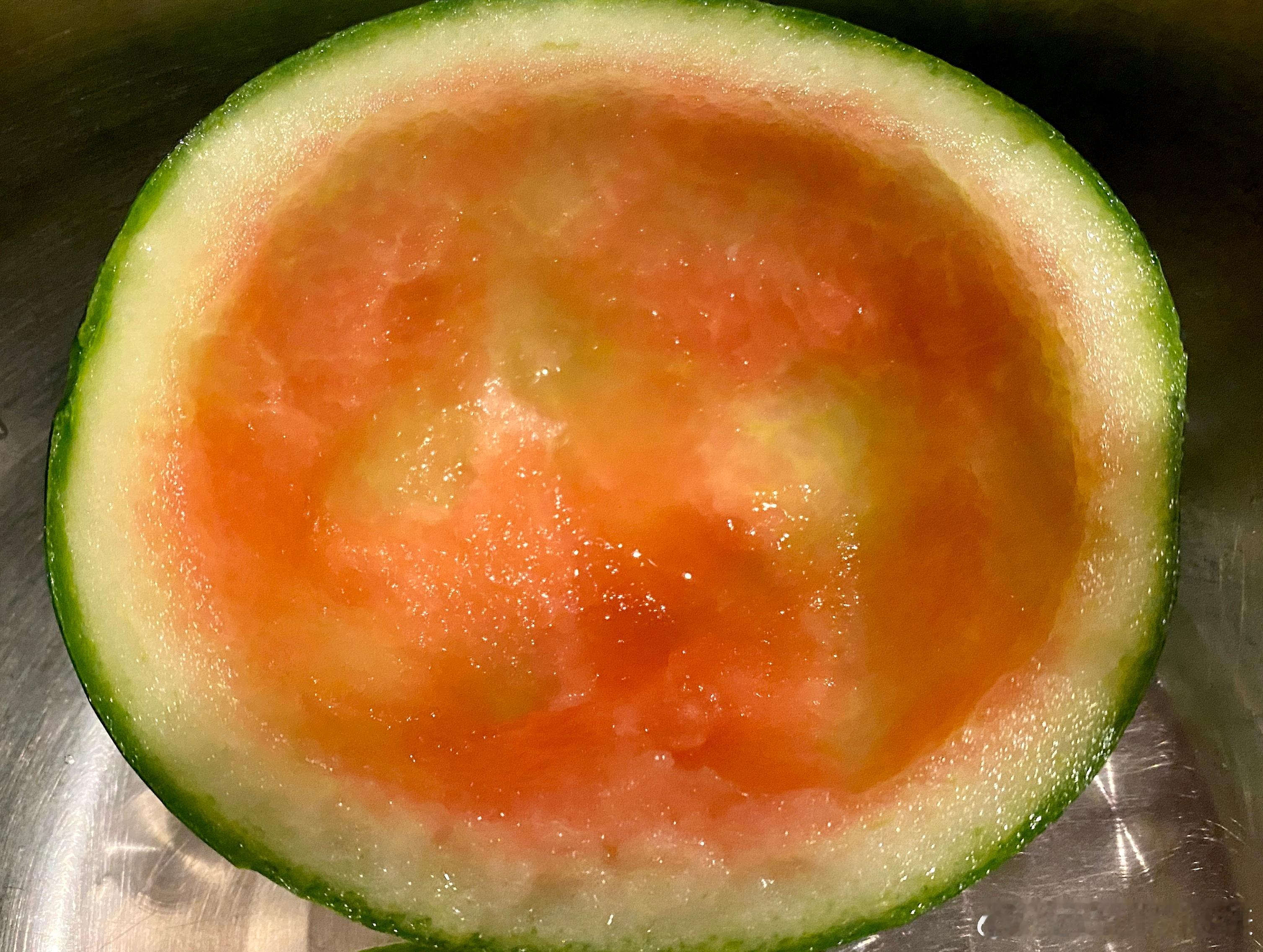 这个🍉肯定是来报仇的，掌心大小，皮还这么厚！[裂开][裂开][裂开]唯一的优点