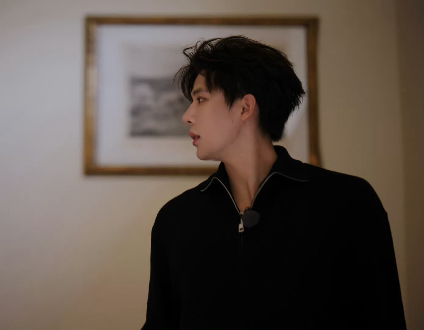 周生生品牌青春代言人王安宇 王安宇现在就出发3 我可以跟在你身后，像影子追着光梦