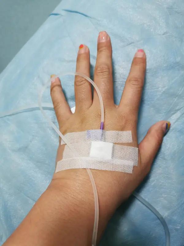 33岁，本该是身体最好的时候；41岁，她已经要靠机器活着。河南郑州一个姐们儿，8