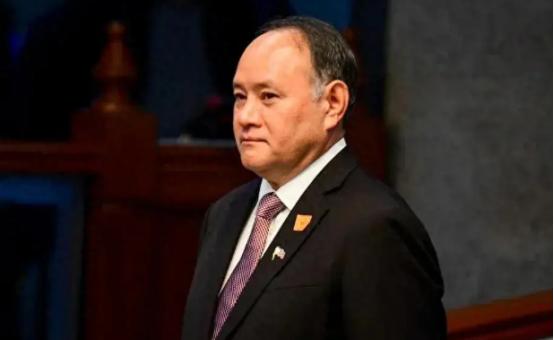 不对劲！菲律宾防长越权插手政府人事，喊话官员主动辞职，小马科斯已经管不住军方了？