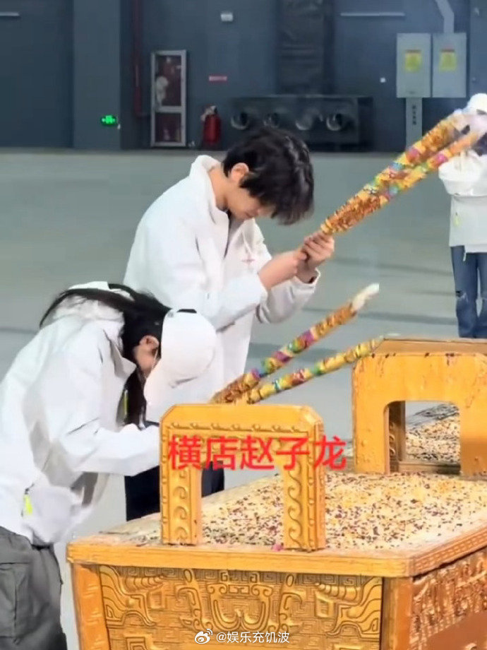 丁禹兮宋祖儿司宫令开机同框颜值搭档已就位！这状态不追真的亏大了司宫令