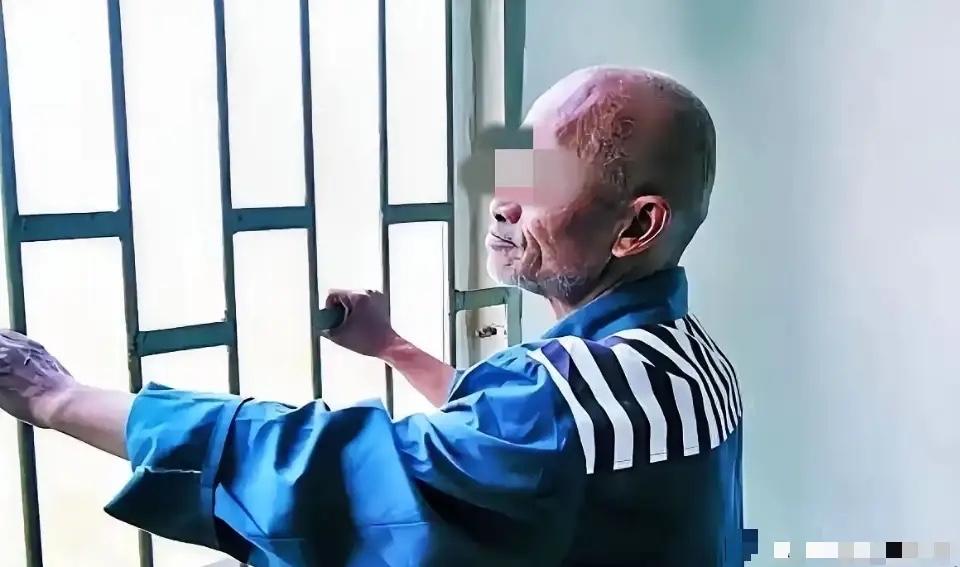 “老而无德！”广西平南，72岁老汉偷偷潜入61岁患有精神疾病的女子家中，想要与之