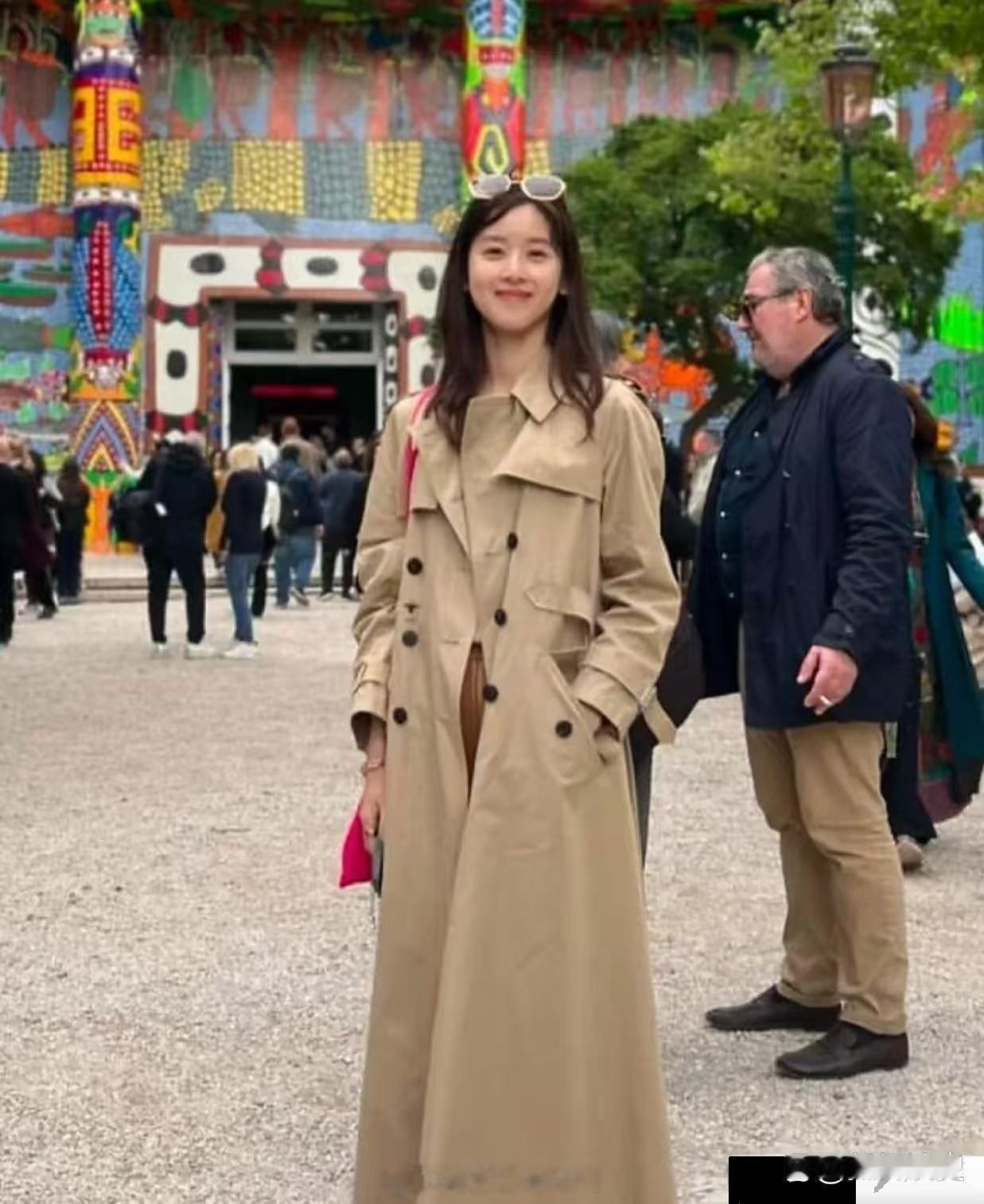 章泽天牛啊！生了仨娃后，身材和气质一点没减，走到哪都超有气场，不得不服 