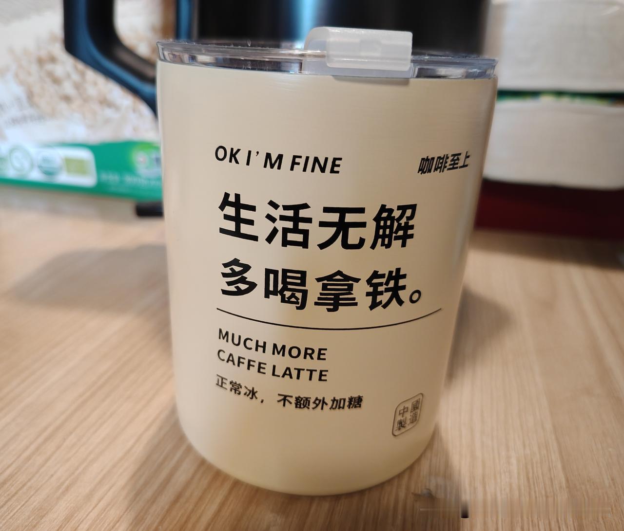 有位博主说，他的一位亲戚，在家庭群里发信息借钱，帮儿子凑首付买房。结果群里无人吭