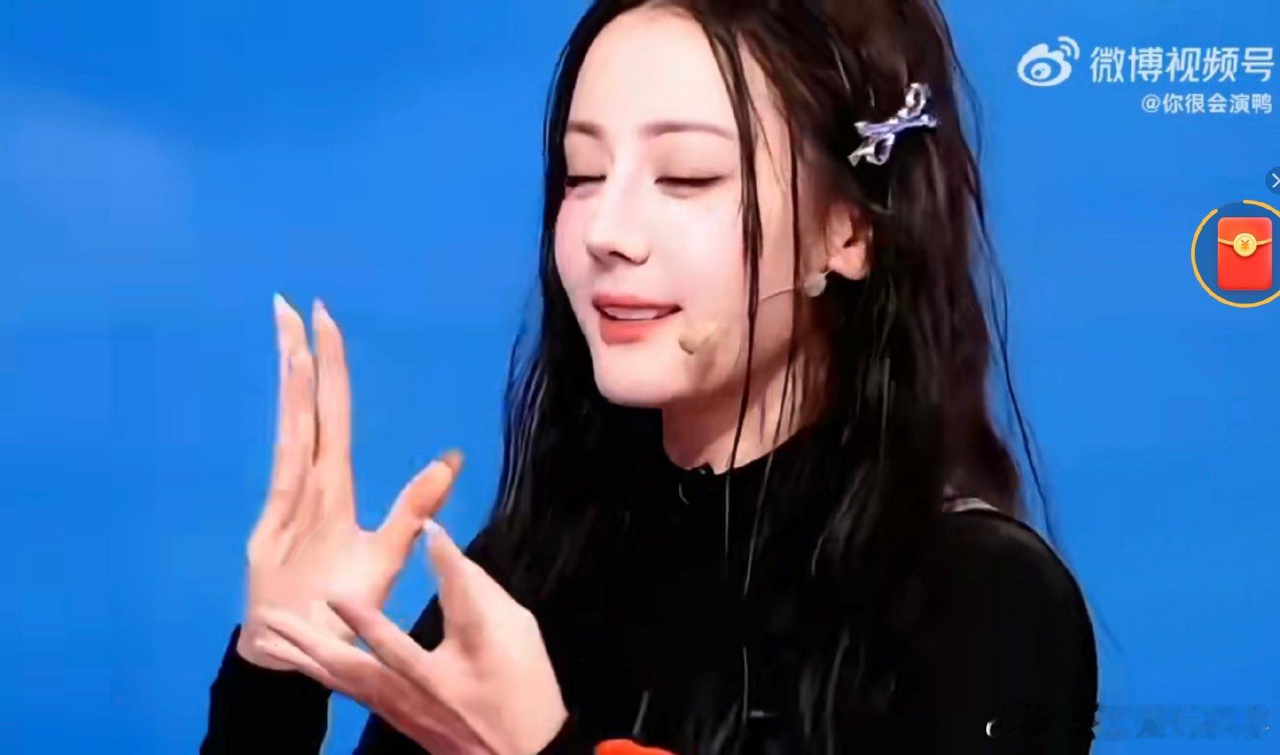 谁不为迪丽热巴的可爱心动？跳舞时的魅力，含金量直接拉满！ 