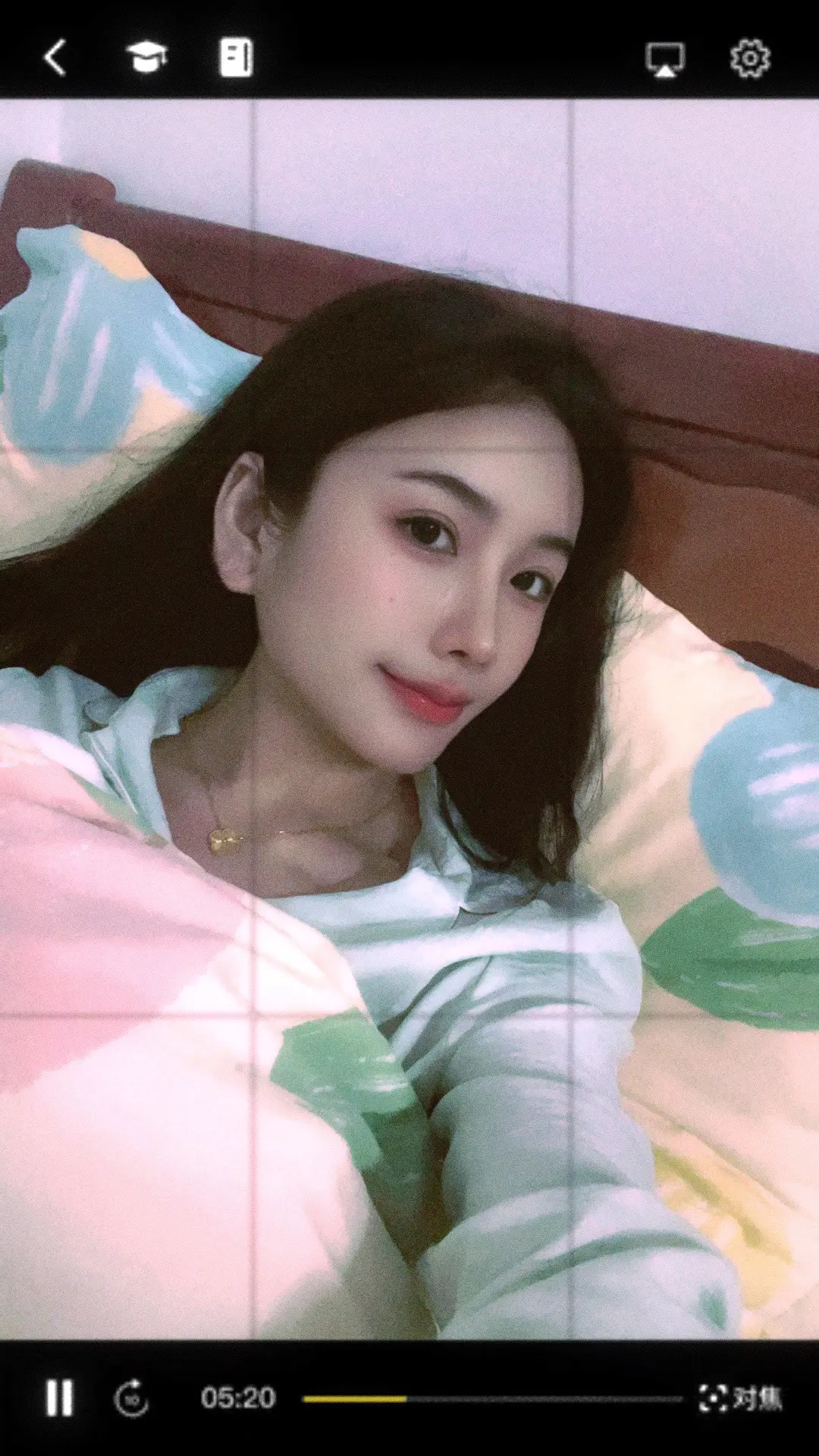 我该怎么形容她，她很破碎，她总是很晚睡，别人说她性格开朗乐观，但只有她...