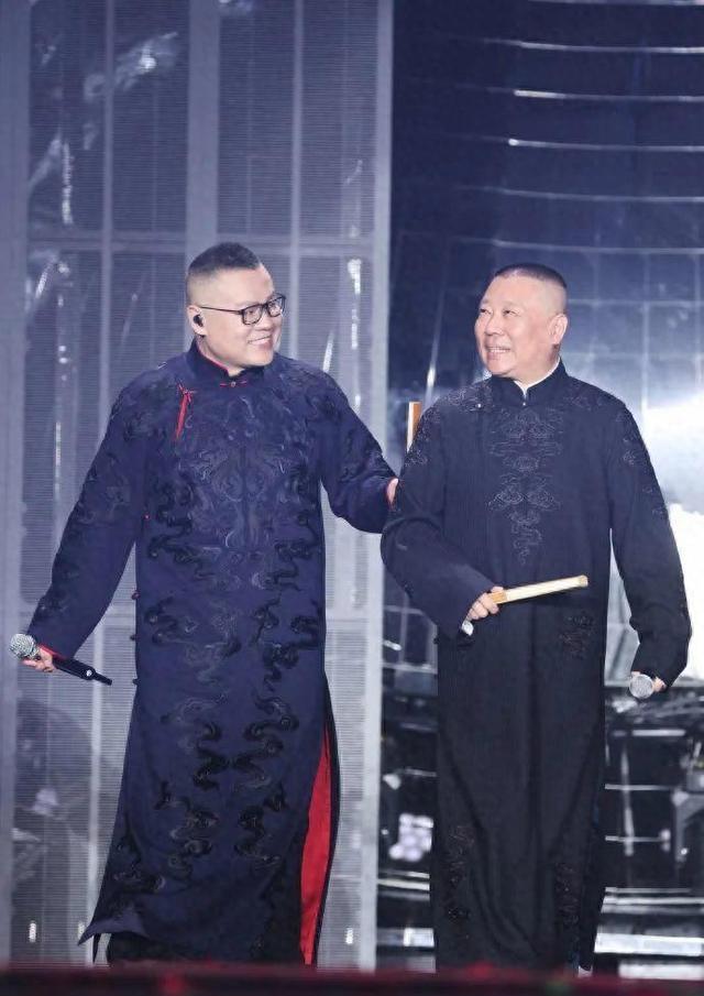 岳云鹏在北京首都体育馆举行巡回演唱会，郭德纲演唱小曲《照花台》，惊喜嘉宾孙越现身