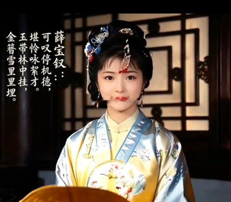 雨润诗词雨涵文韵    面如敷粉，唇若施脂，转盼多情，语言常笑。天然一段风骚，全