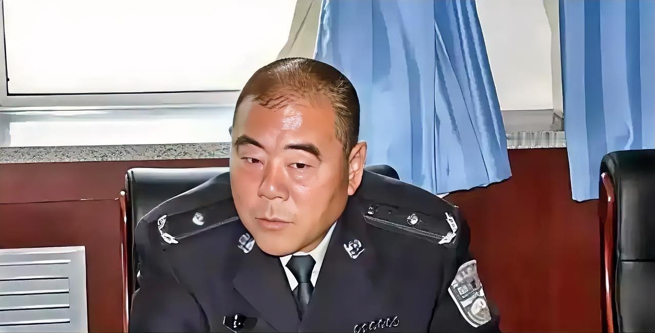 这是呼格吉勒图案原专案组组长、呼和浩特市公安局原副局长冯志明。
      他搞