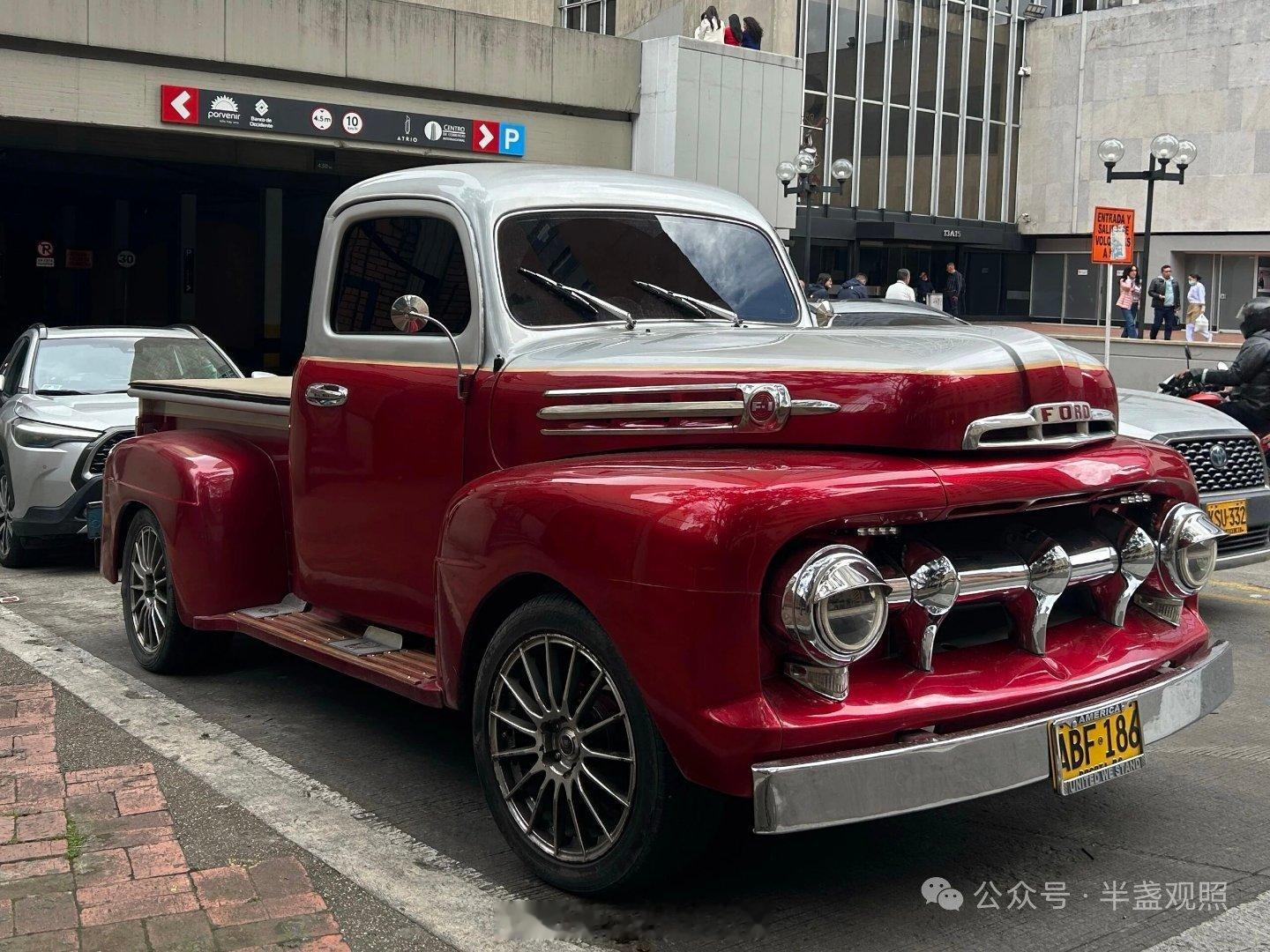 经典老车 福特F-1皮卡这是一辆经过改装的1951年福特F-1皮卡（Ford F