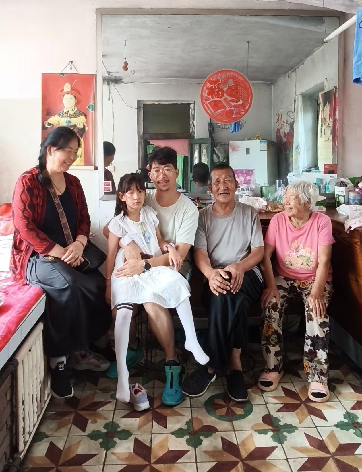 京唐人文之旅18—再看老叔
​爸爸从西安赶来，一家三代四口汇聚唐山探亲，是为探亲