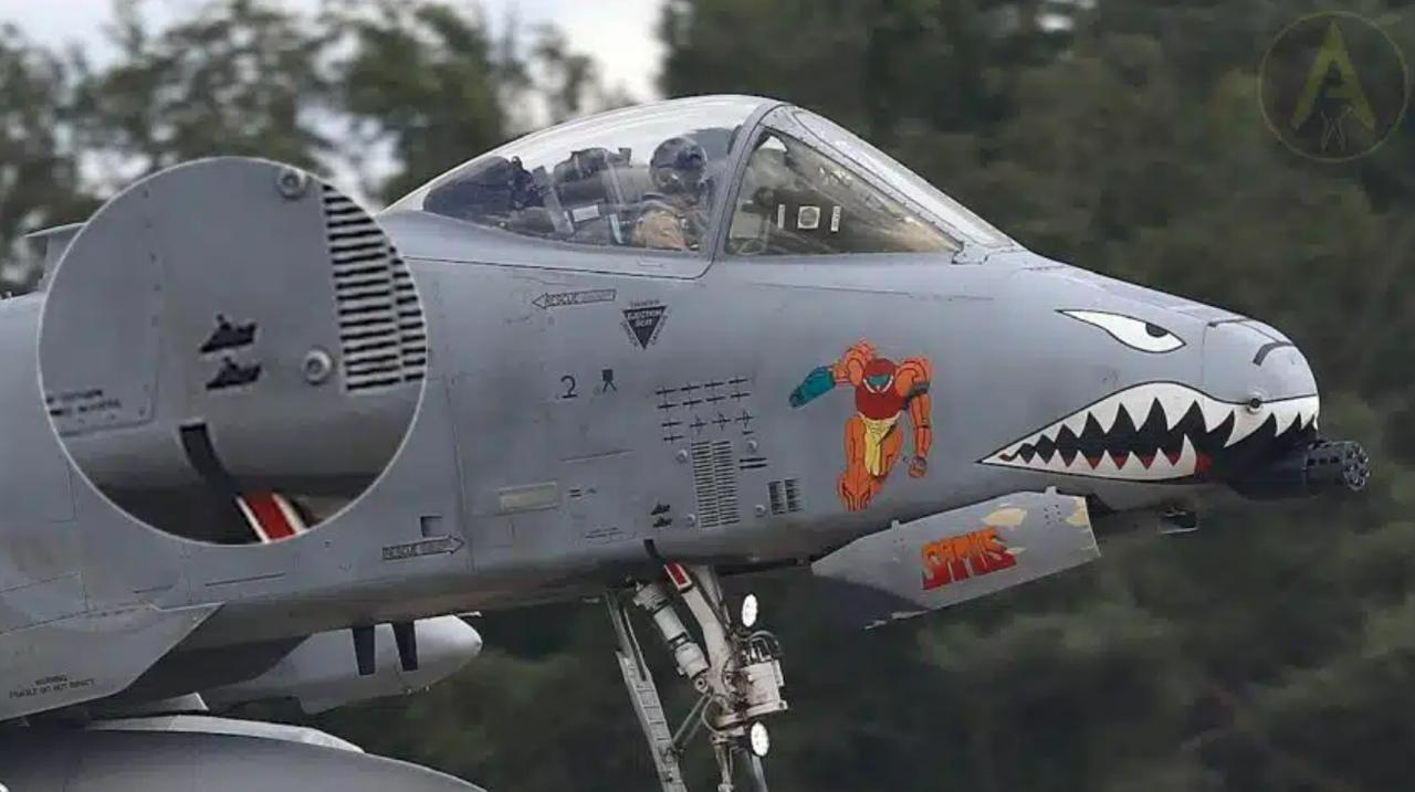 A-10战机从“史诗狂怒行动”归来，“疣猪”也开始玩机头艺术、炸弹标记和伊朗舰艇
