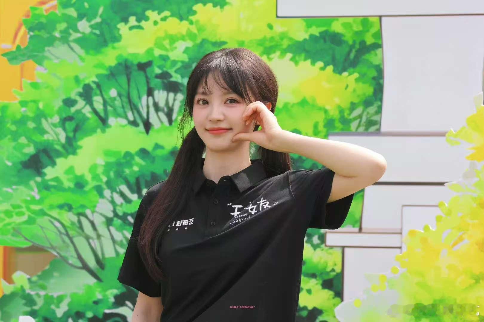 终于等到田曦薇拍现偶  咱就是说终于等到田曦薇拍现偶《天才女友》，真的是让人觉得