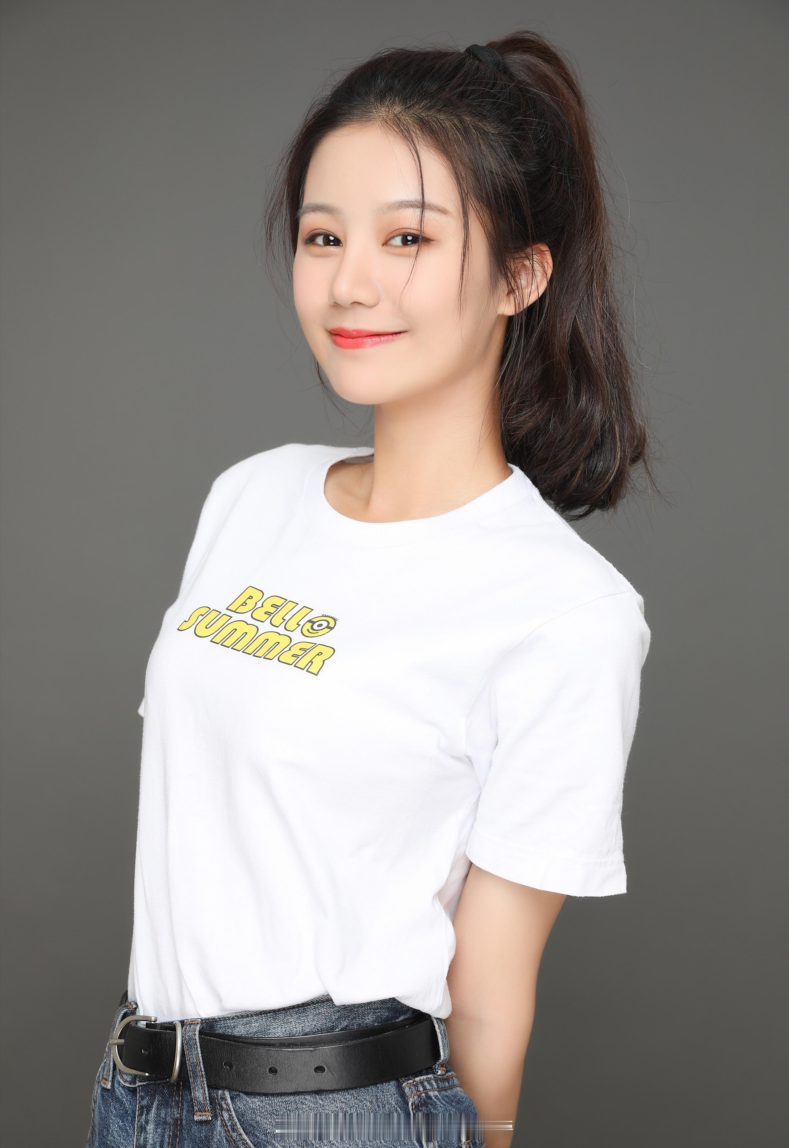 中央戏剧学院 17级表演双学位 漂亮的狮子座姑娘[心] #校园美女汇##校园风向