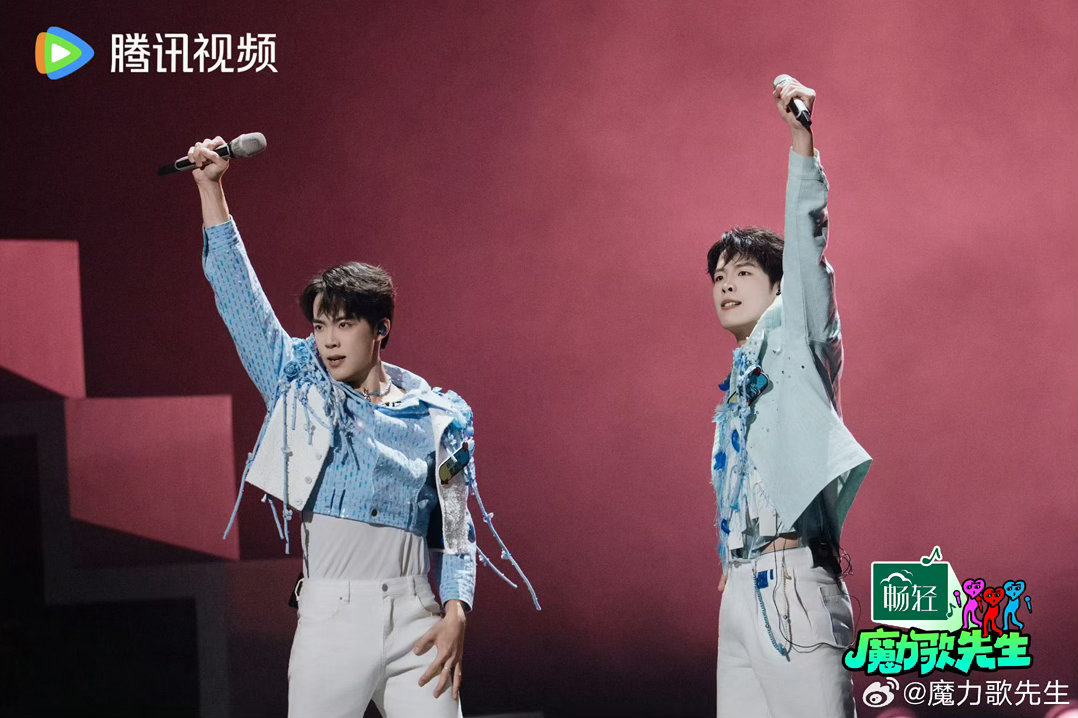 耳帝说内娱音综彻底放下身段了 耳帝分析得确实到位，这节目把“唱功”和“亲民”结合