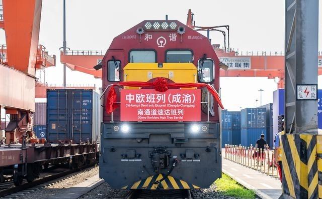 成都国际班列公司：已切换三条通道应对中欧班列中断

最近中欧班列这事儿闹得挺大，