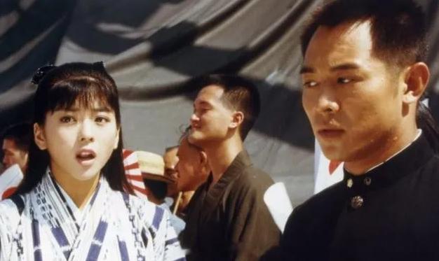 中山美穗在浴缸中去世  李连杰《精武英雄》中的中山忍是中山美穗的亲妹妹，她们的父