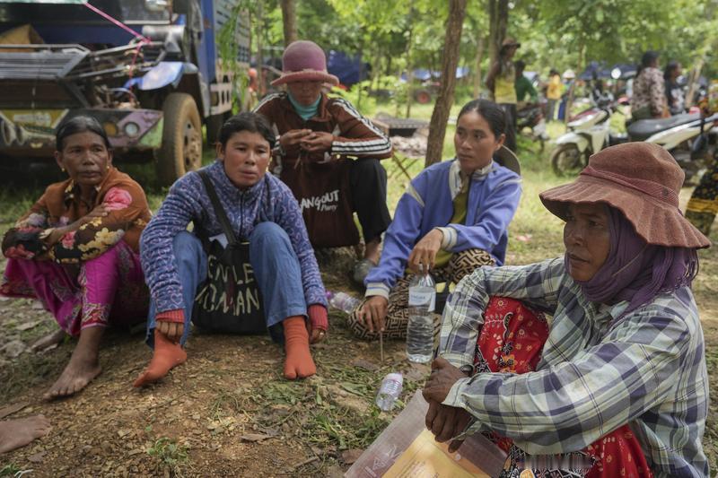 普通柬埔寨人对中国人的看法挺多元。首先，他们觉得中国人有钱。前些年上百万中国人涌