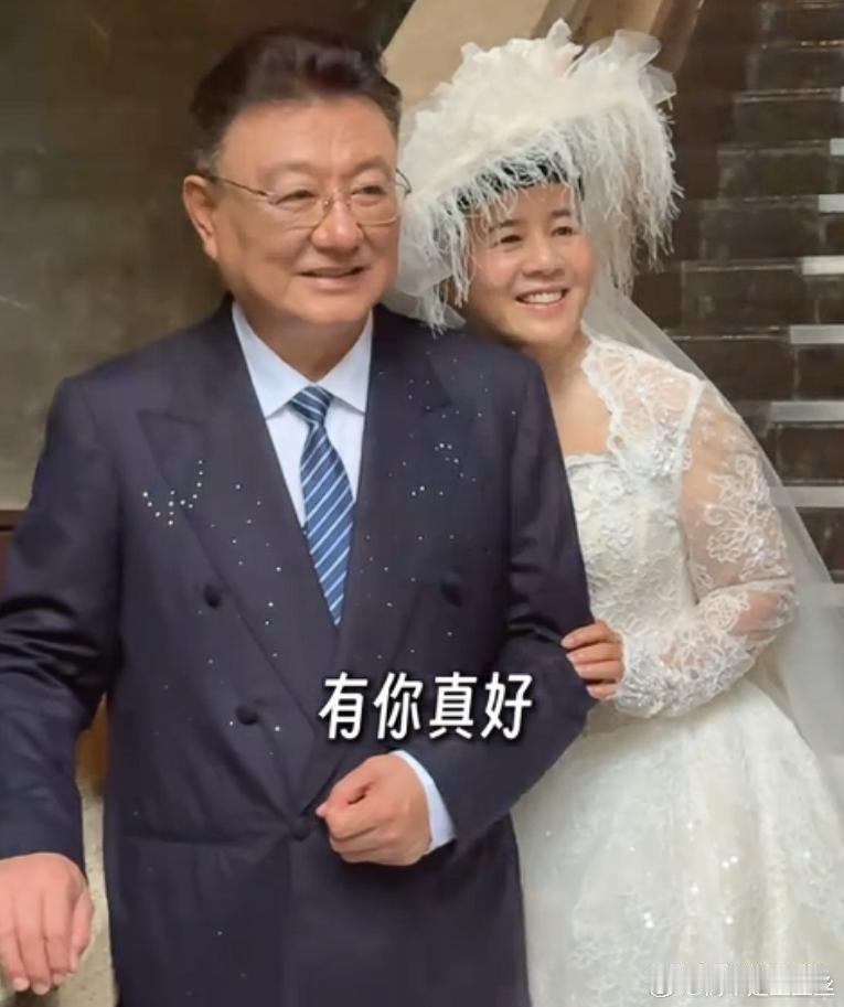 王宁和刘纯燕因为晒了结婚纪念照被网友喷，评论区的措辞实在有些不堪入目。
两人结婚