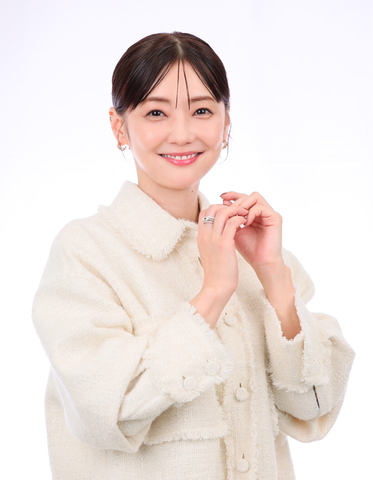 日娱新闻仓科加奈 仓科加奈 日媒《cocorone》采访美图。 