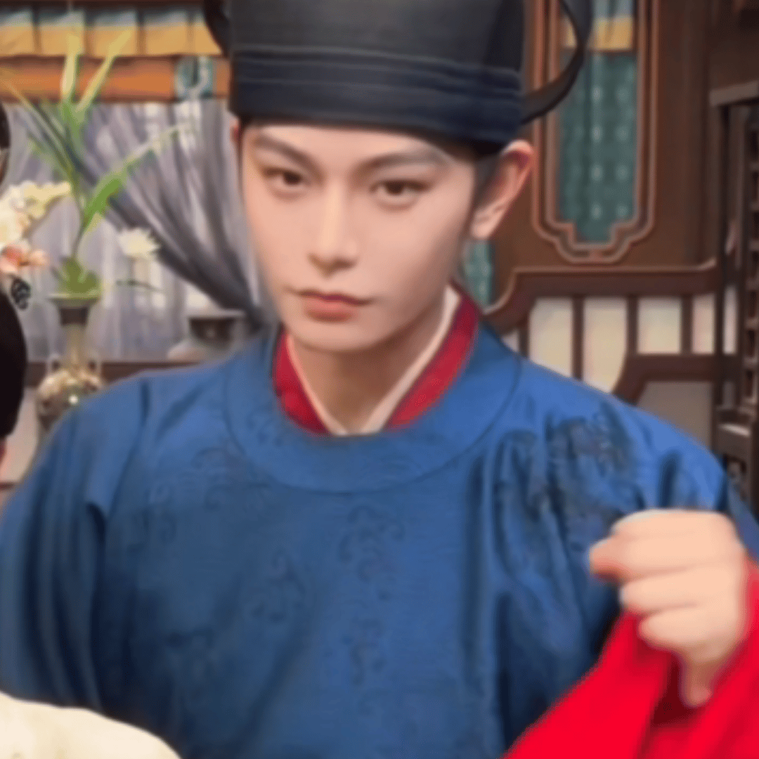丁禹兮宋祖儿拨开天空的乌云仔细一看，丁禹兮居然连营业都这么用心，代入进去看，果真