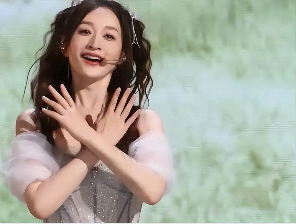 李小冉 【#李小冉1月内涨粉约10万# 】#李小冉名下关联3家企业#4月20日，