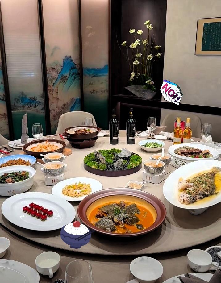 赵海峰事件，给所有职场女性敲响警钟：参与公司聚餐应酬，尽量不要孤身前往。职场应酬