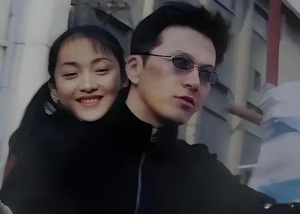 2010年，周迅前男友贾宏声趁父母不注意，从14层一跃而下，父母跑下楼时，他已身