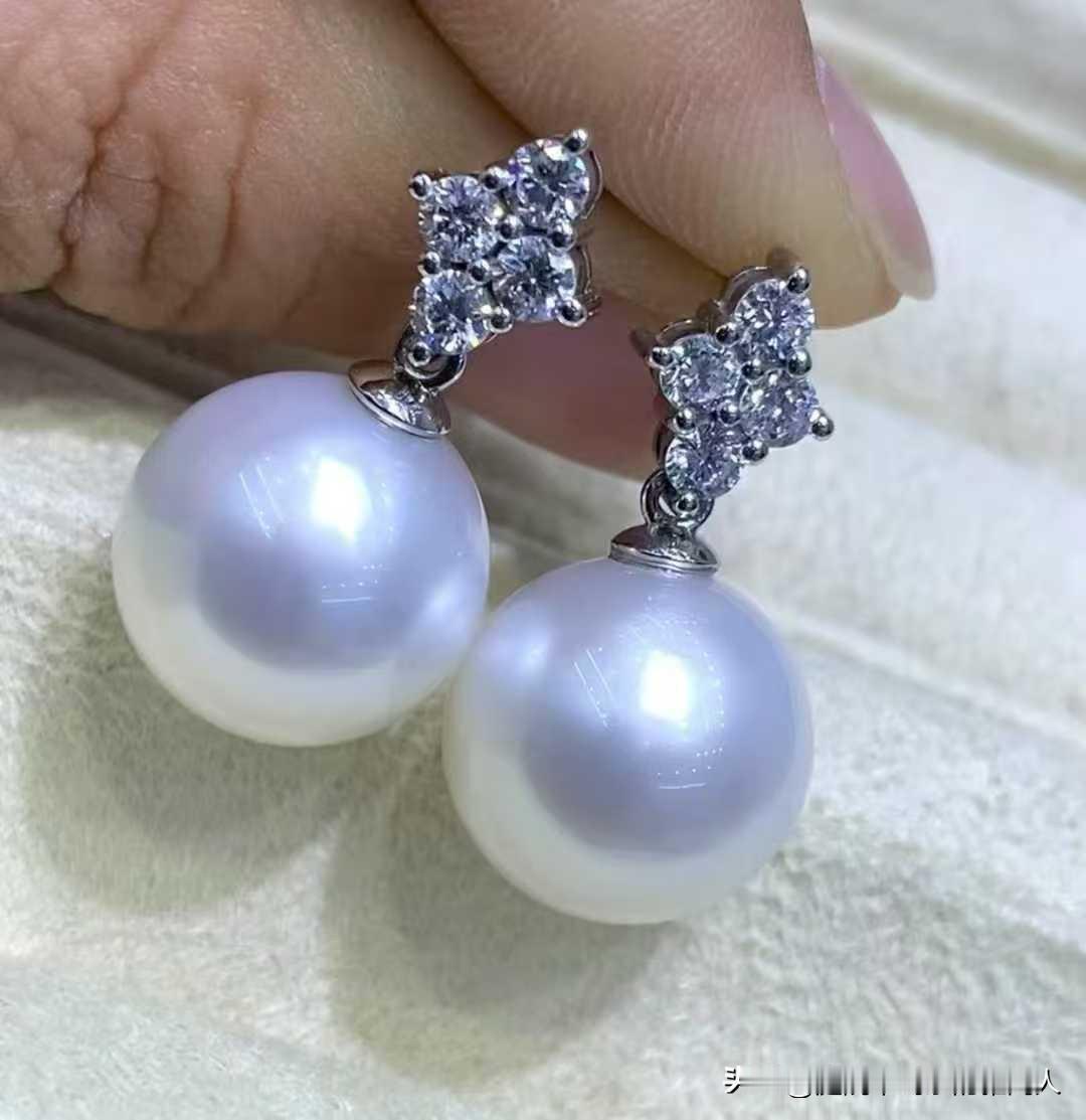 我弟媳的消费观，真的特别有意思。前几天和她逛超市，四十五块一斤的车厘子，她看了