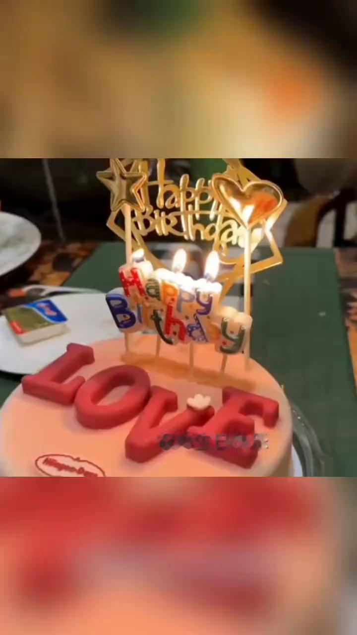 祝你生日快乐。
祝窝窝生日快乐。