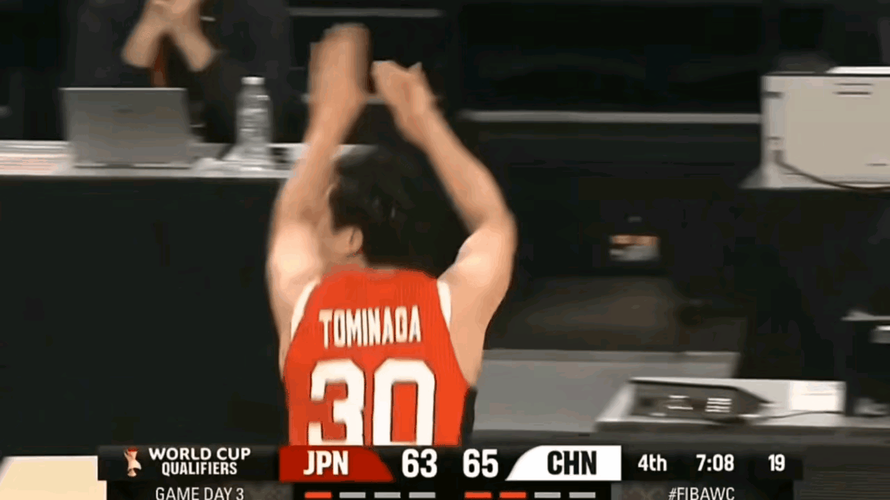 今晚中国男篮逆转战胜日本队，实在是太解气了。
一方面是下半场，我们的球员彻底觉醒