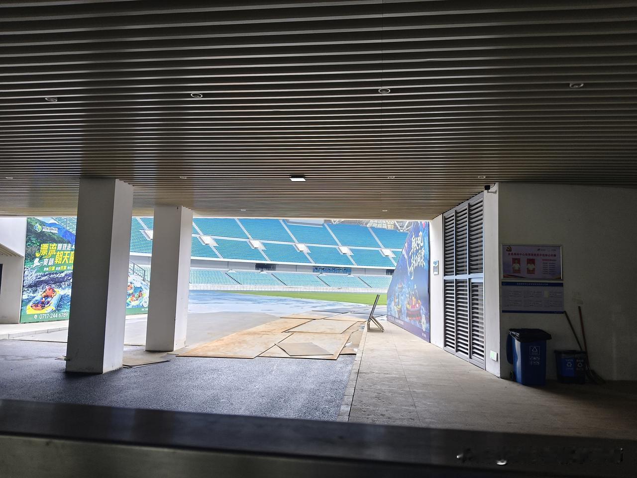 【像贺集兄弟那样徒步】

今天是2026年5月7日，早上6点左右，我打车与从荆门