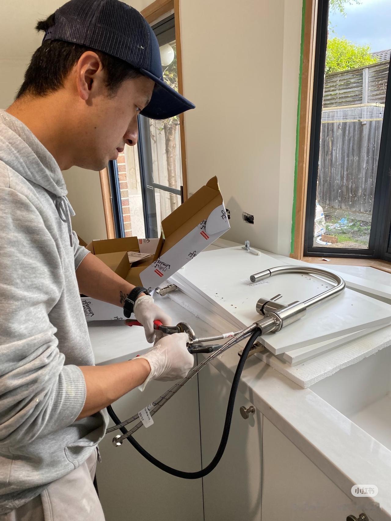 别人帮助了你会说谢谢吗会，不单指说谢谢还会付工钱给他，例如我家水龙头坏了，叫人帮