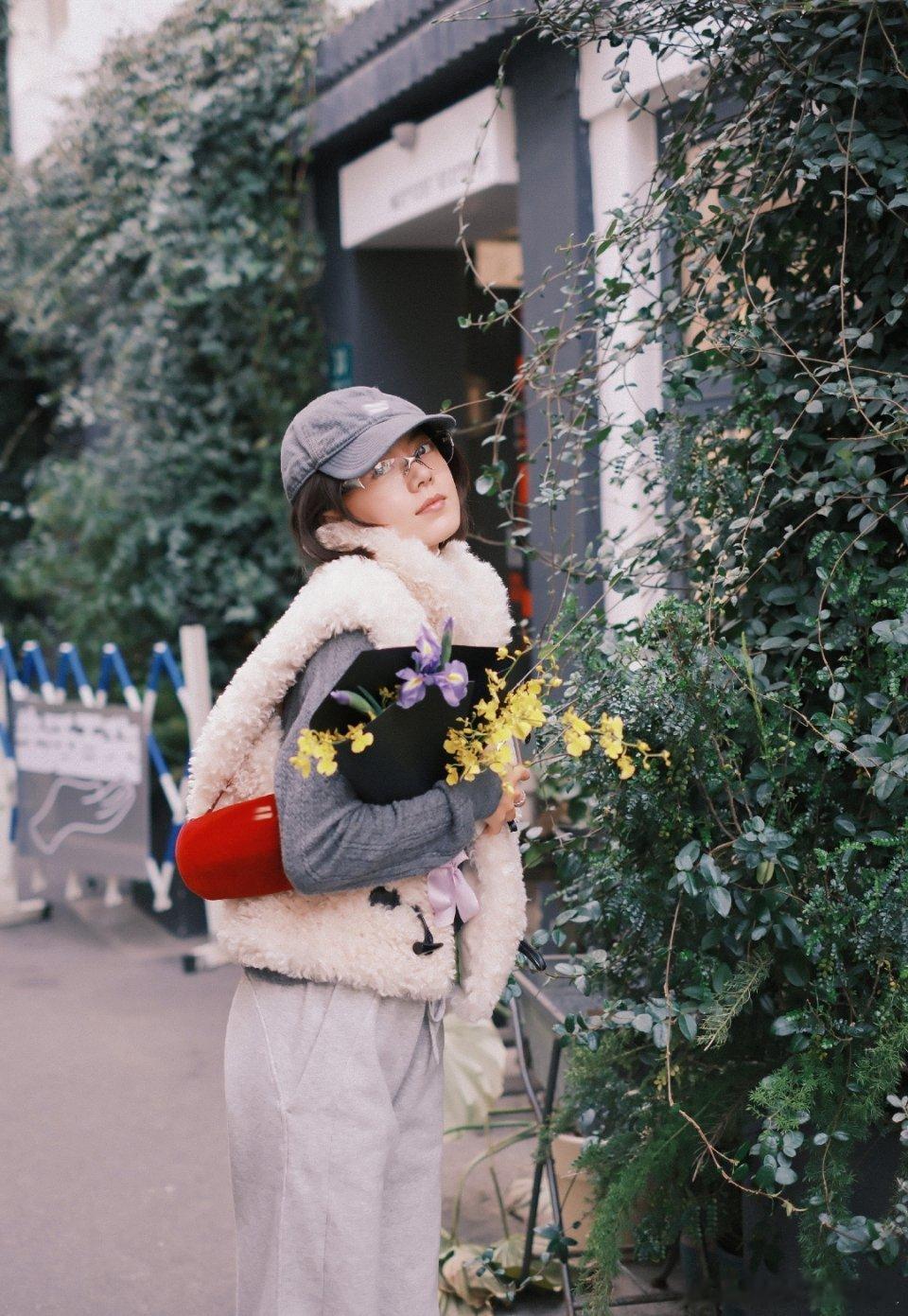 赵今麦闺蜜是开端导演女儿很多年的好闺闺了，别关注人家私生活了行吗？还是个素人闺蜜