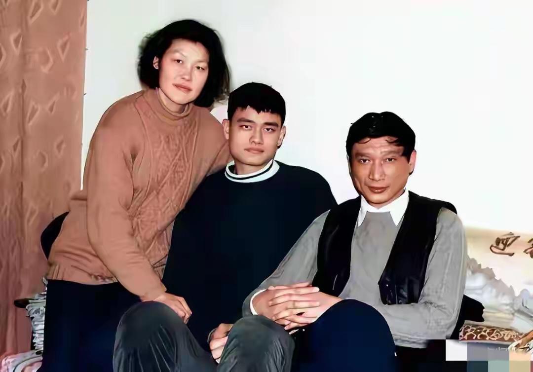 中间这个帅哥，问了100个人，99 个人都不会，太难了，根本就不认识。如果你知道