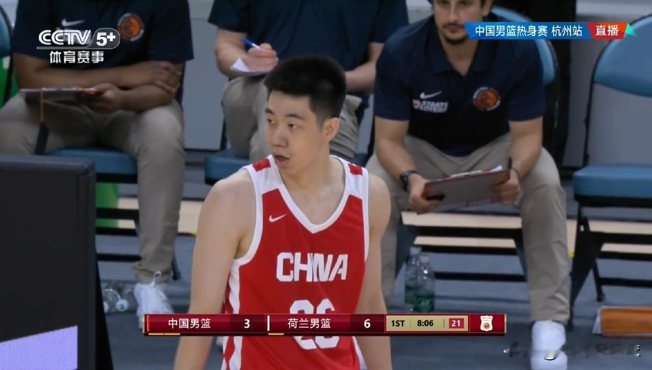 中国男篮大将朱俊龙真是不可或缺！在今天中国男篮以65：60击败荷兰男篮的友谊赛中