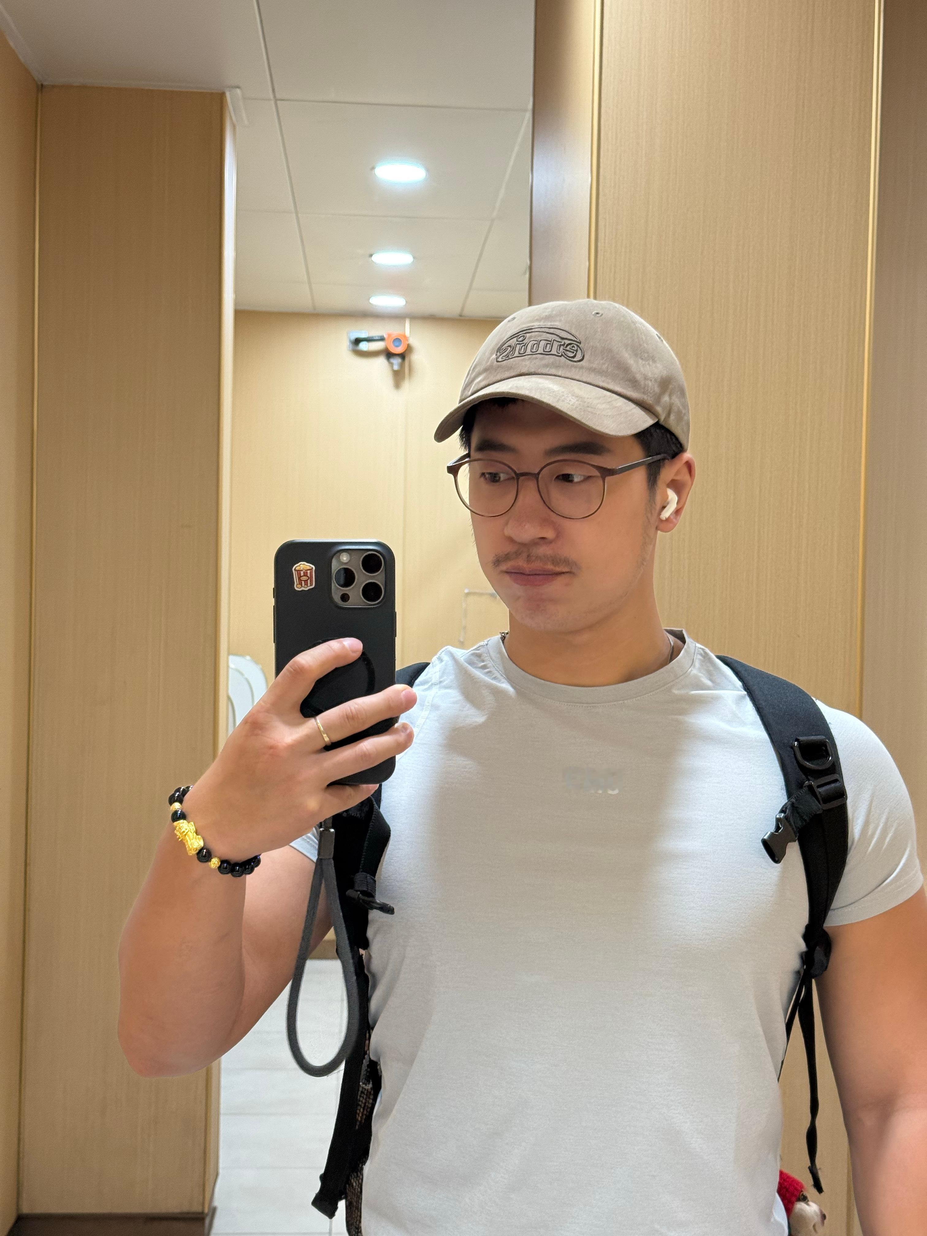 脸还是肿肿的 ​​​