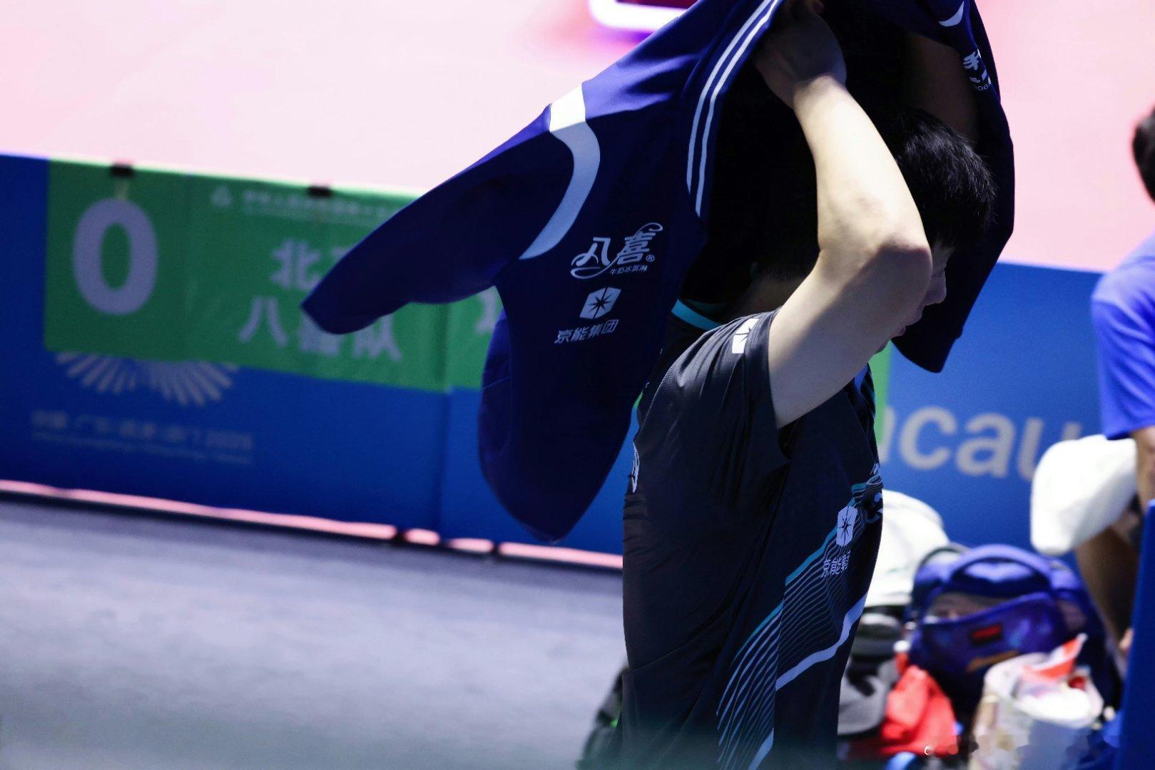 跟我走吧 天亮就出发 梦已经醒来 心不会害怕～马龙用瘦瘦的脊背撑起一天乒乓球荣耀