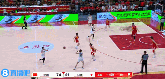 日本队的三分太厉害了！
三节，只落后中国女篮10分！
全靠这三分球了！
日本队这