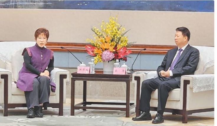 郑丽文又绕开核心。
洪秀柱实在忍不了一点！！
会面时不忘痛骂郑丽文！

郑丽文又