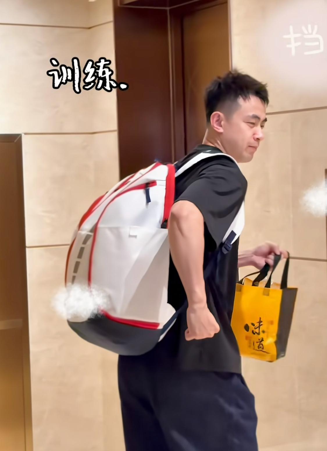 赵继伟假期的最后一天，温馨浓浓，感动满满，看看他们夫妻的这个结婚纪念日是怎么过的