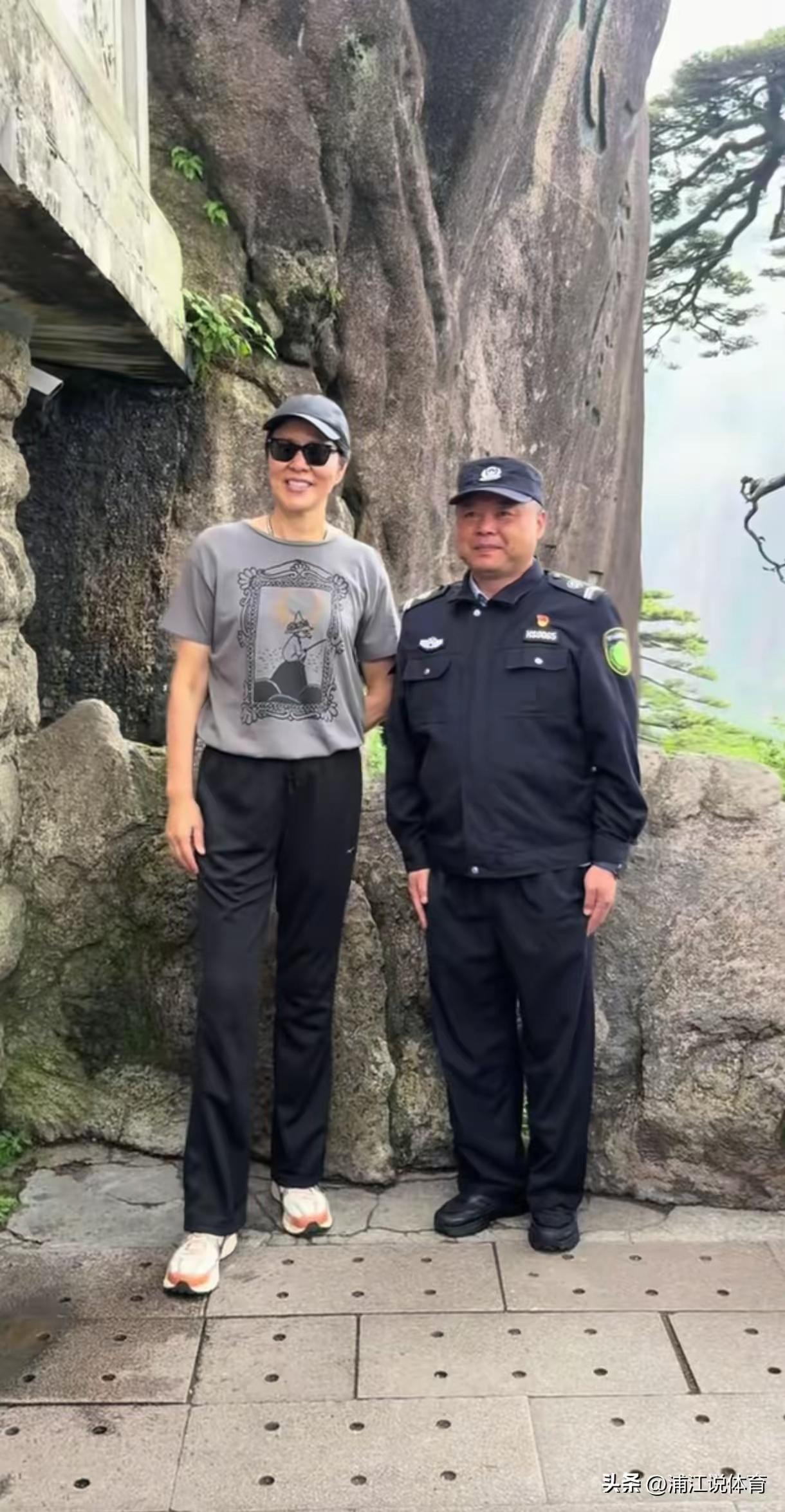 打卡山景警务站，与警察叔叔的合影👮‍♀️👮‍♂️