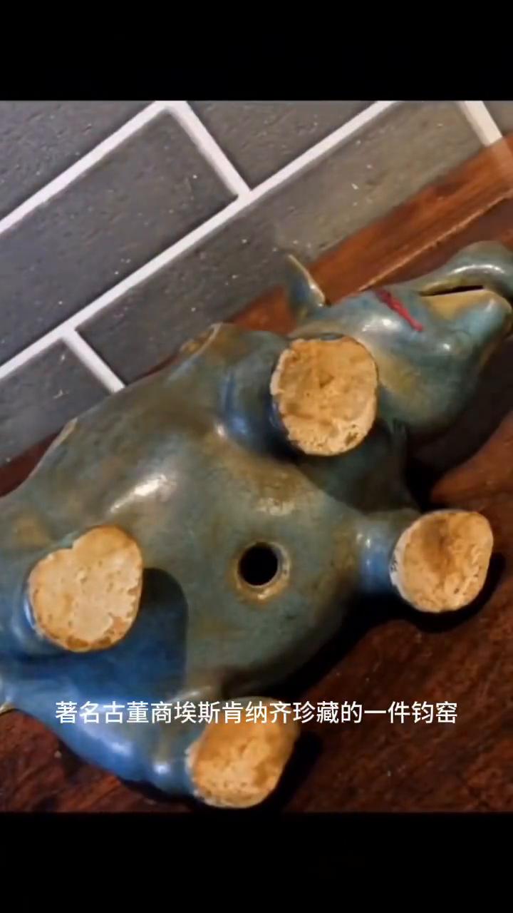 香港苏富比在2018年两度上拍过北宋钧窑紫斑碗，春拍时成交价是1452万港元，6