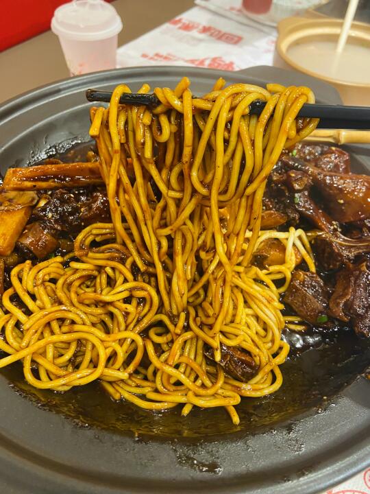 广州美食   江南西美食    排队也愿意吃的店 回味黑鸭煲   姚克...