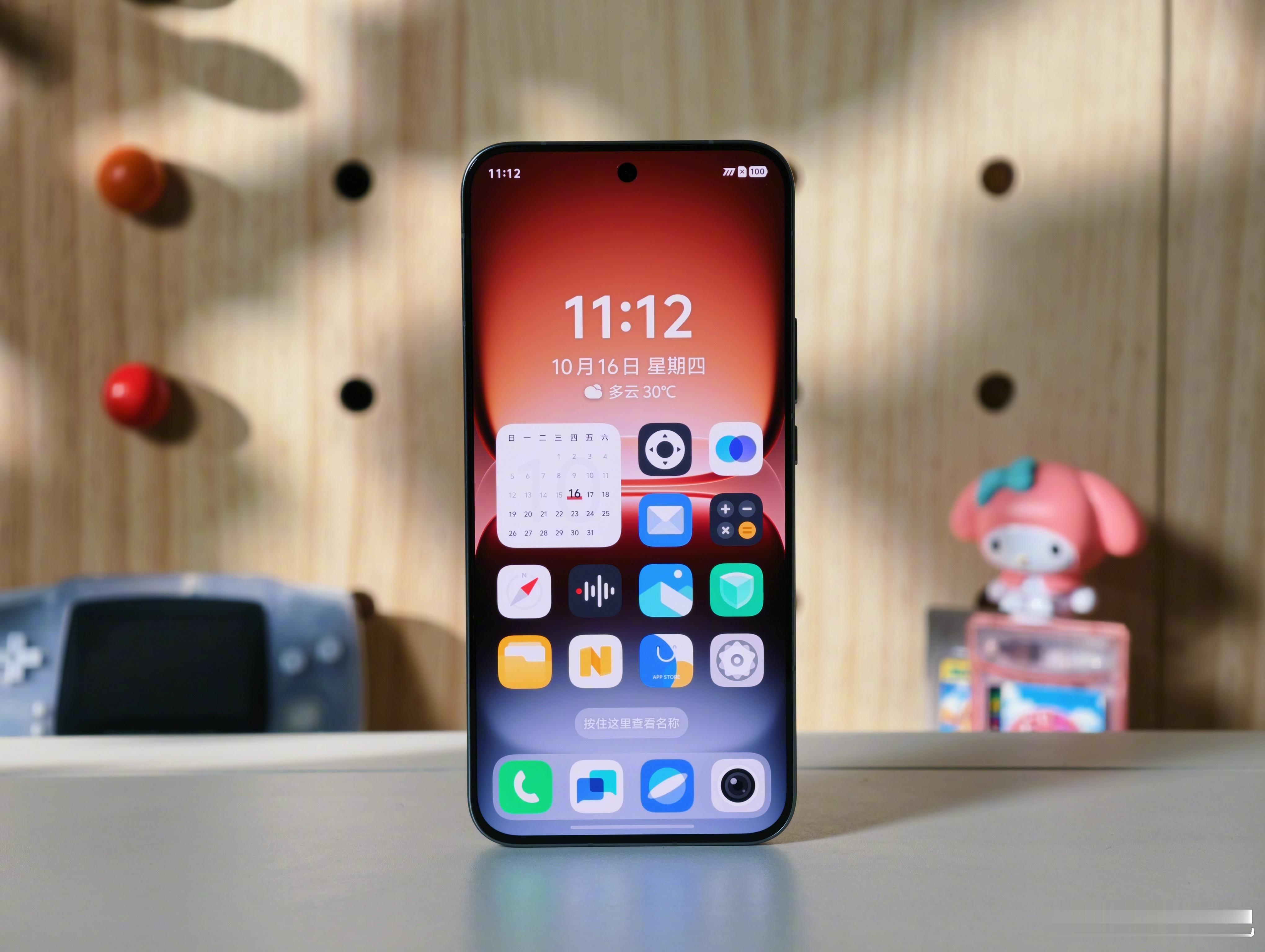 👖这代用的屏幕很难找到对手了吧[哆啦A梦吃惊]三星 M14 基材让显示一眼通透