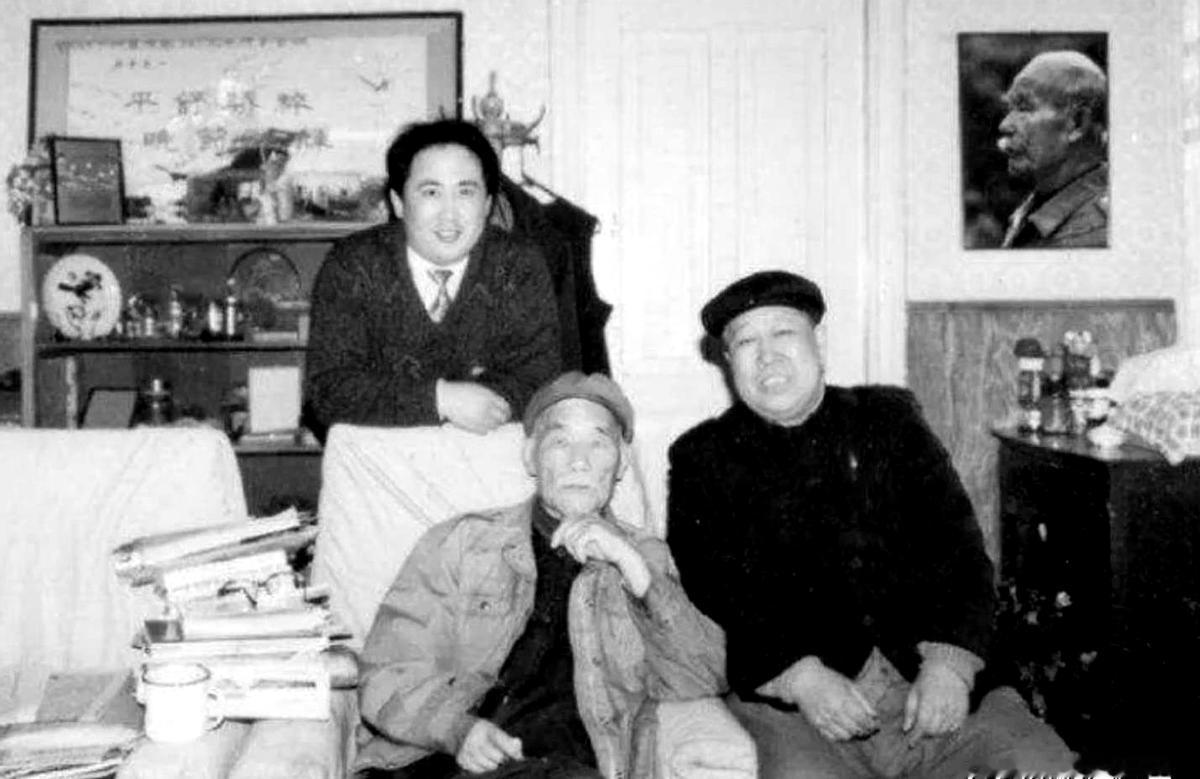 1978年，原华北军区副参谋长孙毅中将外出理发，理完发后感觉还太长，让理发师再给