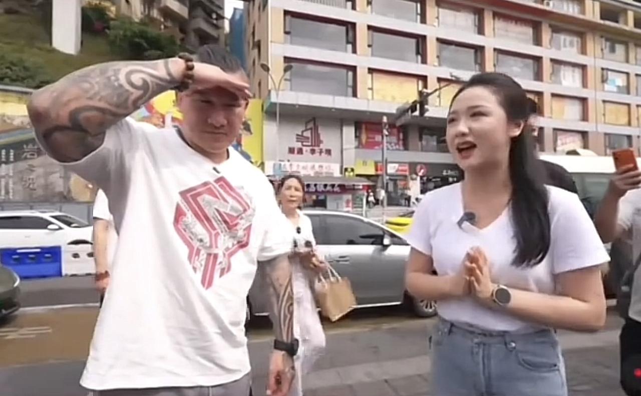 看了台湾馆长在重庆的所有视频，发现他总共说了5次“太热了”，看来重庆火炉的称号不