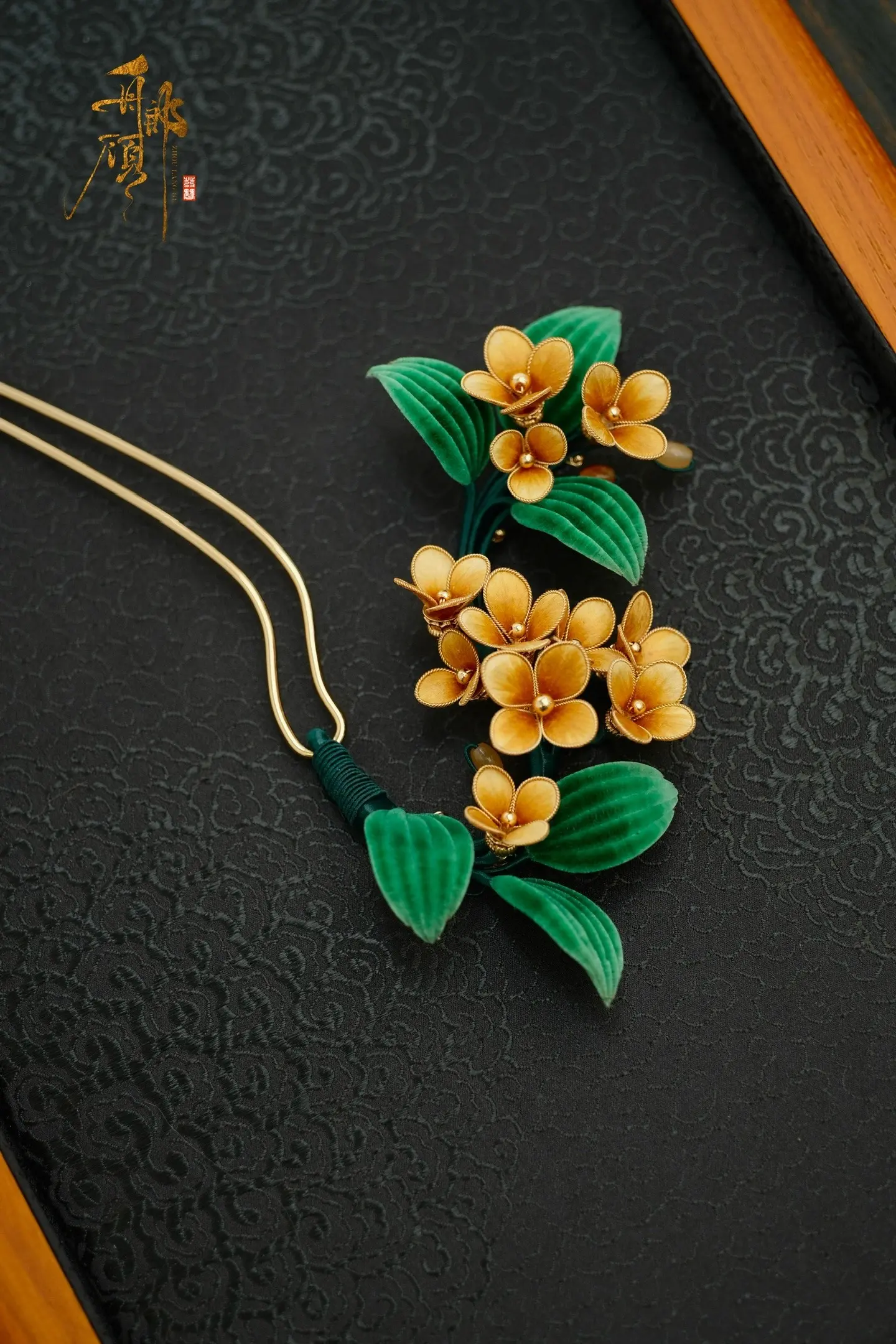缠花绒花这种手作品，一天到两天才能完成一个中等规格的，不了解就给别人扣...