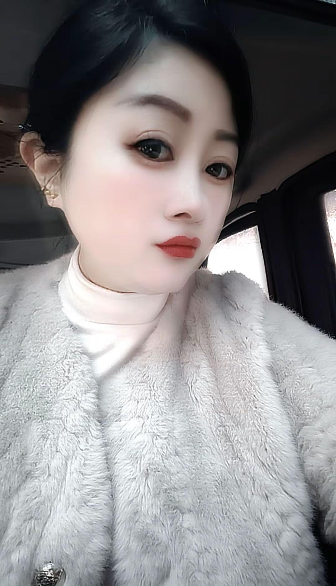 把一切看淡，心就不那么累了，人其实不需要太多的东西，只要健康的活着，平淡的走着，